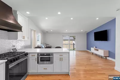 385 Copeland Avenue, Lyndhurst Township, NJ 07071 - Photo 18