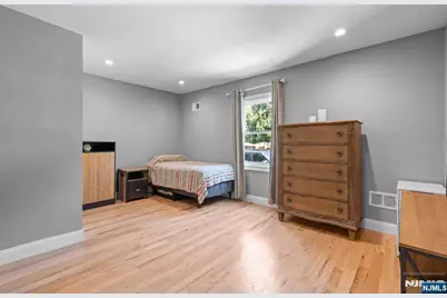 385 Copeland Avenue, Lyndhurst Township, NJ 07071 - Photo 12