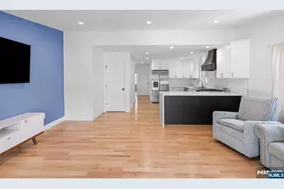 385 Copeland Avenue, Lyndhurst Township, NJ 07071 - Photo 8