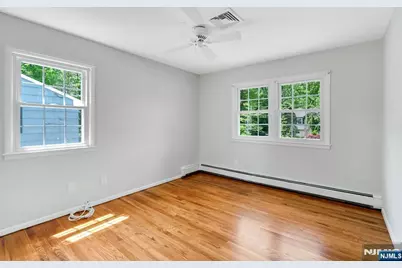 98 Vassar Drive, Paramus, NJ 07652 - Photo 14