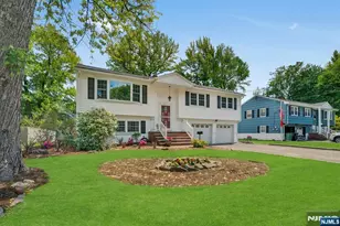 98 Vassar Dr, Paramus, NJ 07652 - Photo 2