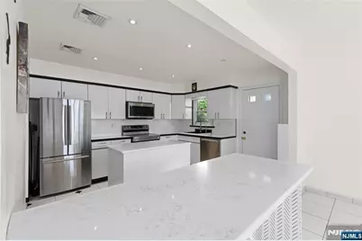 1042 Harvard Place, Fort Lee, NJ 07024 - Photo 16