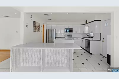 1042 Harvard Place, Fort Lee, NJ 07024 - Photo 14