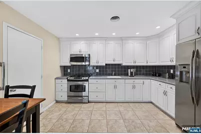416 Bromley Place 416C #416C, Wyckoff Township, NJ 07481 - Photo 6