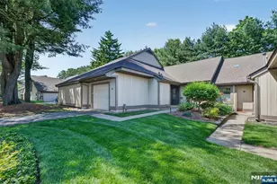 416 Bromley Pl 416C, Wyckoff Township, NJ 07481 - Photo 2