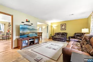 123 Midwood Rd, Paramus, NJ 07652 - Photo 16