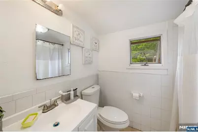 73 Davis Drive, Bergenfield, NJ 07621 - Photo 18