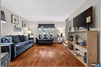 7 Spier Drive, Livingston, NJ 07039 - Photo 12