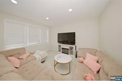 596 Moonachie Avenue, Wood Ridge, NJ 07075 - Photo 4