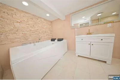 596 Moonachie Avenue, Wood Ridge, NJ 07075 - Photo 12