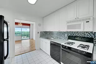 1530 Palisade Ave 15N, Fort Lee, NJ 07024 - Photo 8
