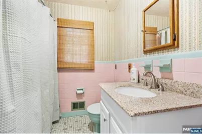 5 Oakwood Terrace, Bloomingdale, NJ 07403 - Photo 22
