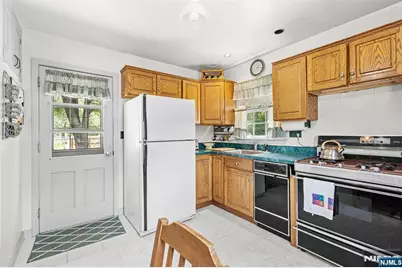 5 Oakwood Terrace, Bloomingdale, NJ 07403 - Photo 10