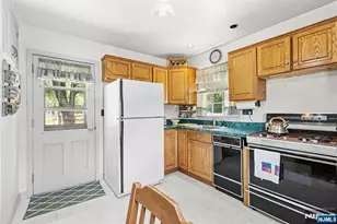 5 Oakwood Terrace, Bloomingdale, NJ 07403 - Photo 10
