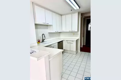 100 Carlyle 5J North #5J North, Cliffside Park, NJ 07010 - Photo 14