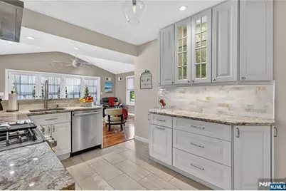 347 Westview Avenue, Fort Lee, NJ 07024 - Photo 8