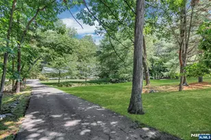 621 Winding Hollow Dr, Franklin Lakes, NJ 07417 - Photo 2