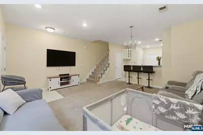 13 Dahlia Lane, Garfield, NJ 07026 - Photo 8