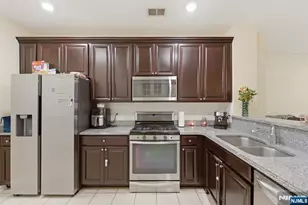 13 Dahlia Ln, Garfield, NJ 07026 - Photo 10