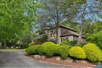 12 Sandalwood Drive, Livingston, NJ 07039 - Photo 2