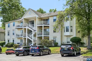 518 Holly Ct, Mahwah, NJ 07430 - Photo 2