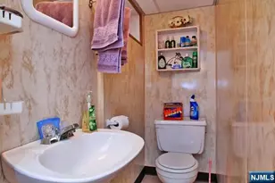 333 Henry St, Hasbrouck Heights, NJ 07604 - Photo 18