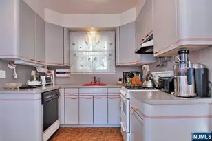 333 Henry St, Hasbrouck Heights, NJ 07604 - Photo 8