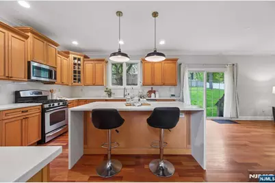 21 Winding Way, West Orange Township, NJ 07052 - Photo 8