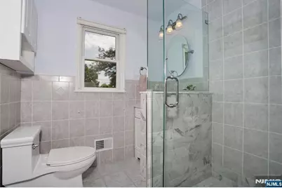 220 New Jersey Avenue, Bergenfield, NJ 07621 - Photo 14