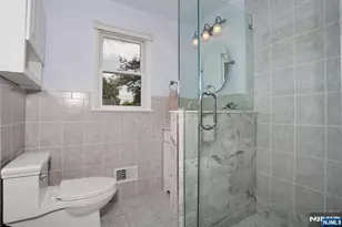 220 New Jersey Ave, Bergenfield, NJ 07621 - Photo 14