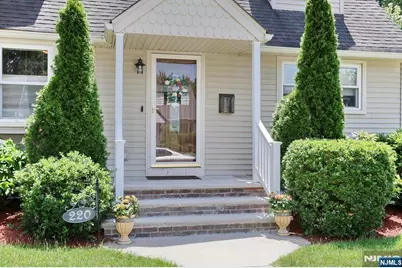 220 New Jersey Avenue, Bergenfield, NJ 07621 - Photo 2