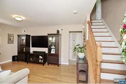 220 New Jersey Avenue, Bergenfield, NJ 07621 - Photo 4