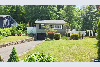 37 Grandview Avenue, Jefferson Township, NJ 07460 - Photo 2