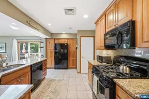 21 Lakeview Ave, Park Ridge, NJ 07656 - Photo 8