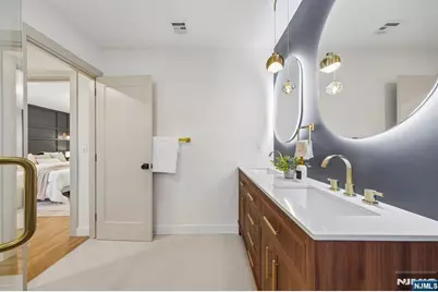 210 Paterson Avenue, Hasbrouck Heights, NJ 07604 - Photo 24