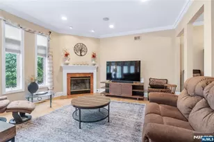 103 Hudson Cove, Edgewater, NJ 07020 - Photo 2