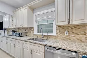 353 Page Ave, Lyndhurst Township, NJ 07071 - Photo 18