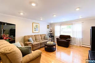 39 Lawrence Ave, Lodi, NJ 07644 - Photo 4