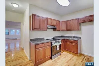 1035 Hunterdon Street, Newark, NJ 07112 - Photo 6