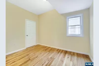 1035 Hunterdon Street, Newark, NJ 07112 - Photo 22