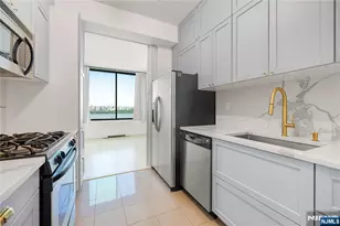 9060 Palisade Ave 404, North Bergen, NJ 07047 - Photo 4