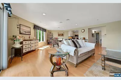45 Legend Hills Drive, Edgewater, NJ 07020 - Photo 8
