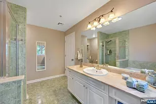 45 Legend Hills Dr, Edgewater, NJ 07020 - Photo 22