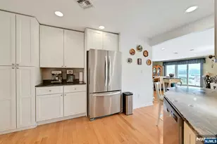 45 Legend Hills Dr, Edgewater, NJ 07020 - Photo 16