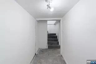 64 Willoughby St, Newark, NJ 07112 - Photo 20