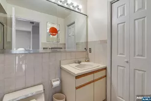 125 Roosevelt Pl, Palisades Park, NJ 07650 - Photo 18