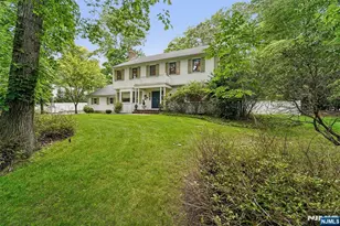 105 Deerhorn Ct, Upper Saddle River, NJ 07458 - Photo 2