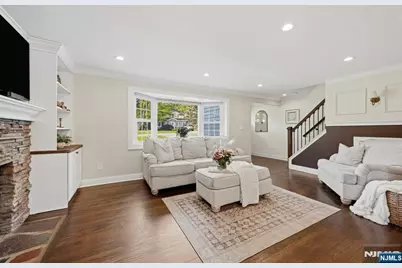 35 Stuart Street, Waldwick, NJ 07463 - Photo 6