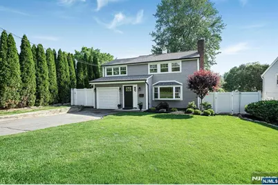 35 Stuart Street, Waldwick, NJ 07463 - Photo 2