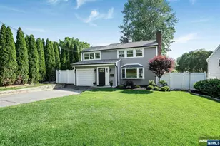 35 Stuart St, Waldwick, NJ 07463 - Photo 2